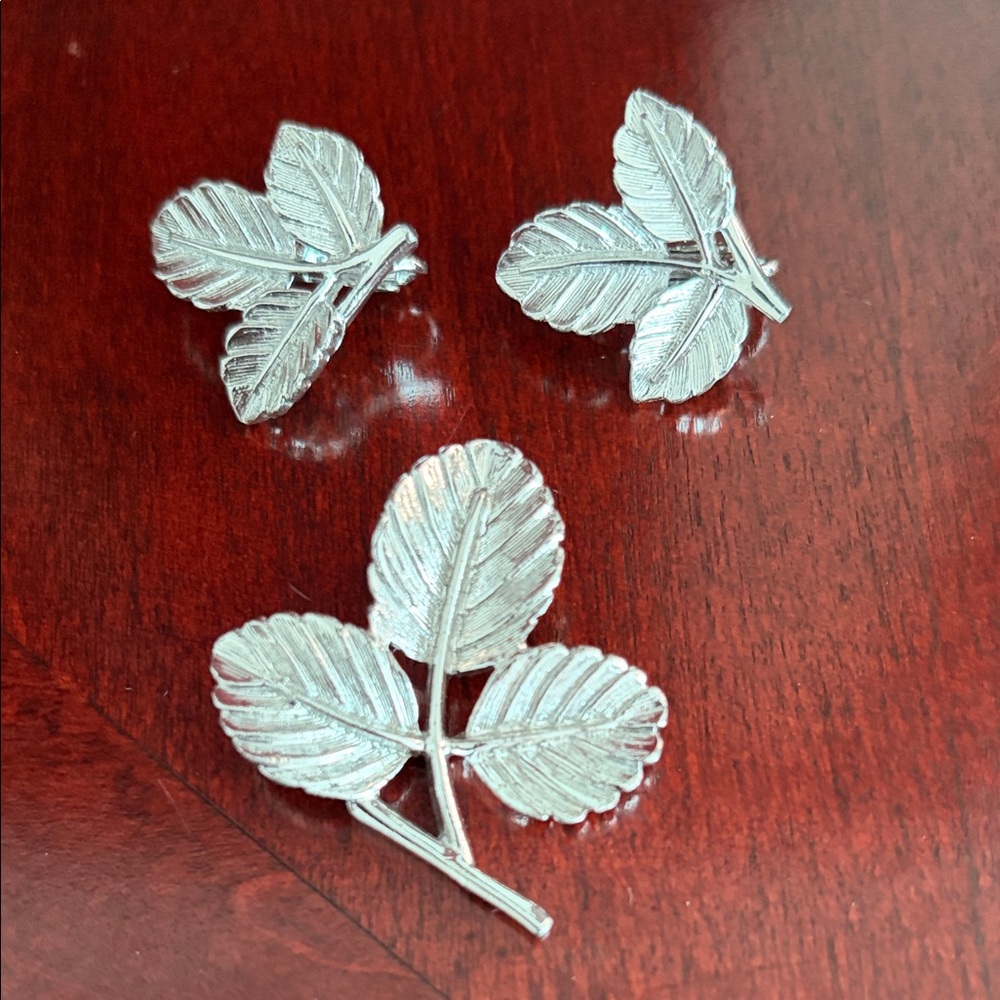 Vintage Sarah Coventry Silver Leaf Jewelry Set #104